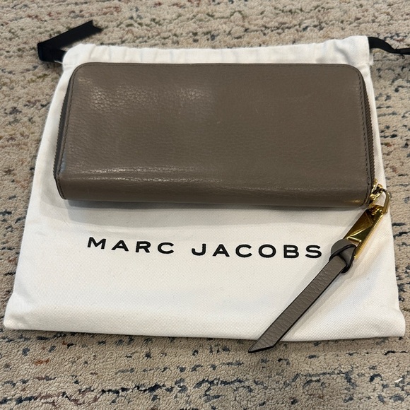 Marc Jacobs Handbags - Marc Jacobs Gray Leather Wallet with Gold Accent